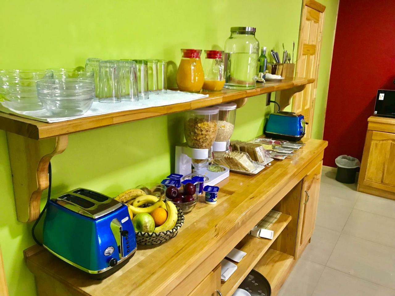 Hostal Andes Patagonicos Пуэрто-Наталес Экстерьер фото
